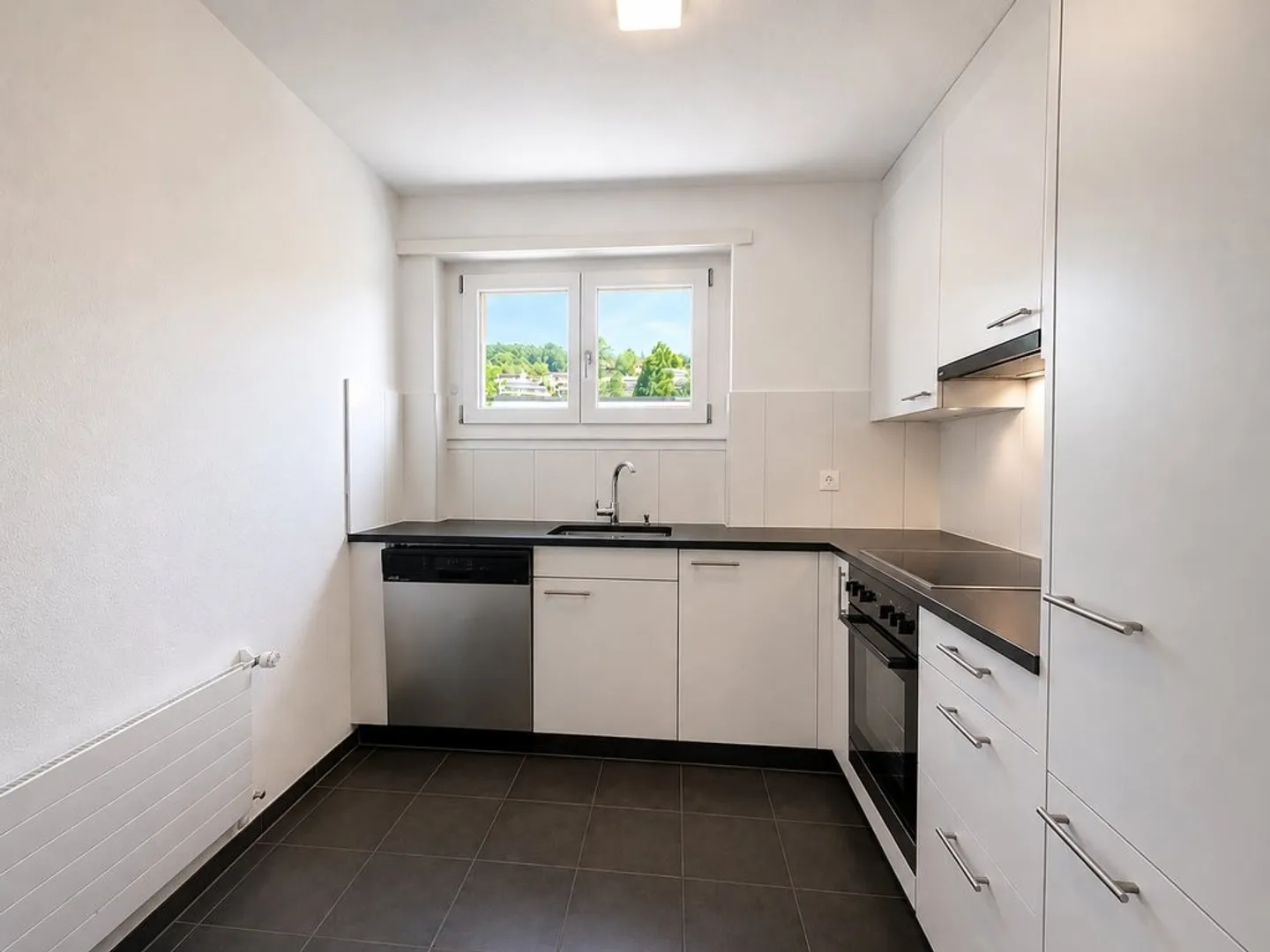 Perfect home for family - spacious, modern and cozy - Photo 3 of 10
