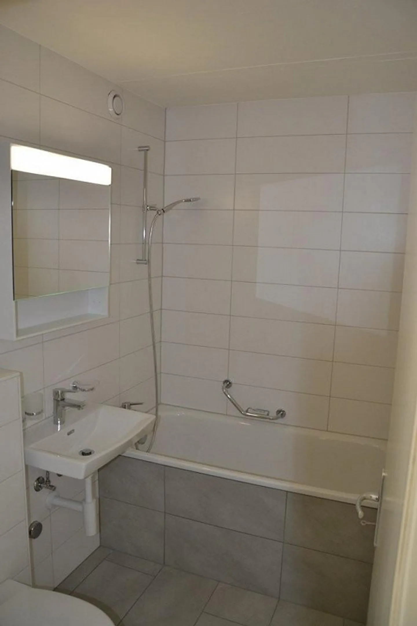 Goditi una vista mozzafiato sul lago! - Foto 2 di 5