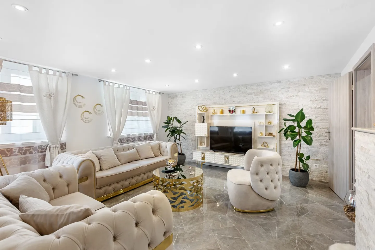 Charmante maison jumelée de 7 pièces avec flair italien et beaucoup de confort - Photo 4 sur 13