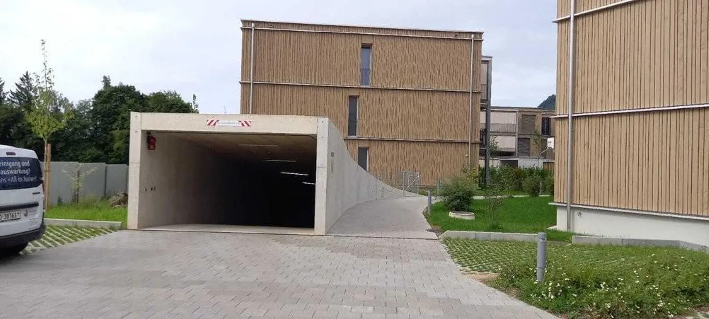 Einstellhallenplatz zu vermieten - Foto 1 von 2