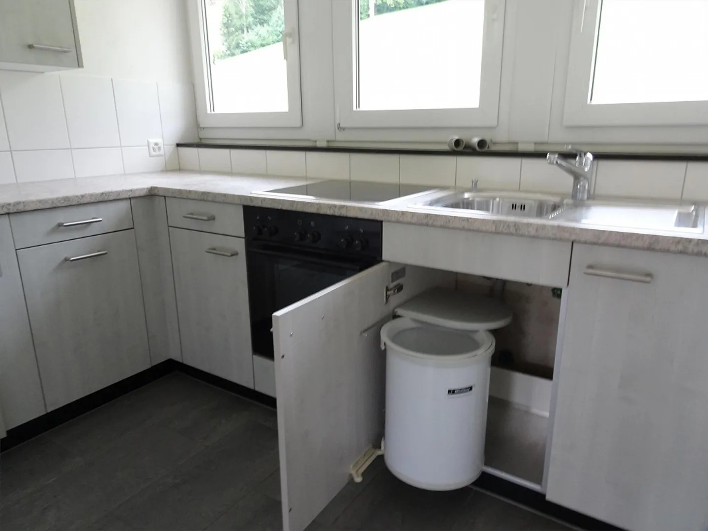 2.5 Room Apartment for Rent - Photo 3 of 5
