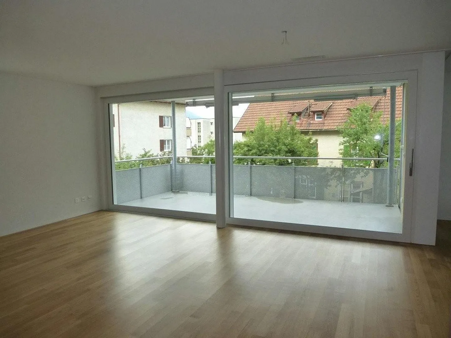 Large and central 4.5-room apartment for rent - Photo 2 of 10