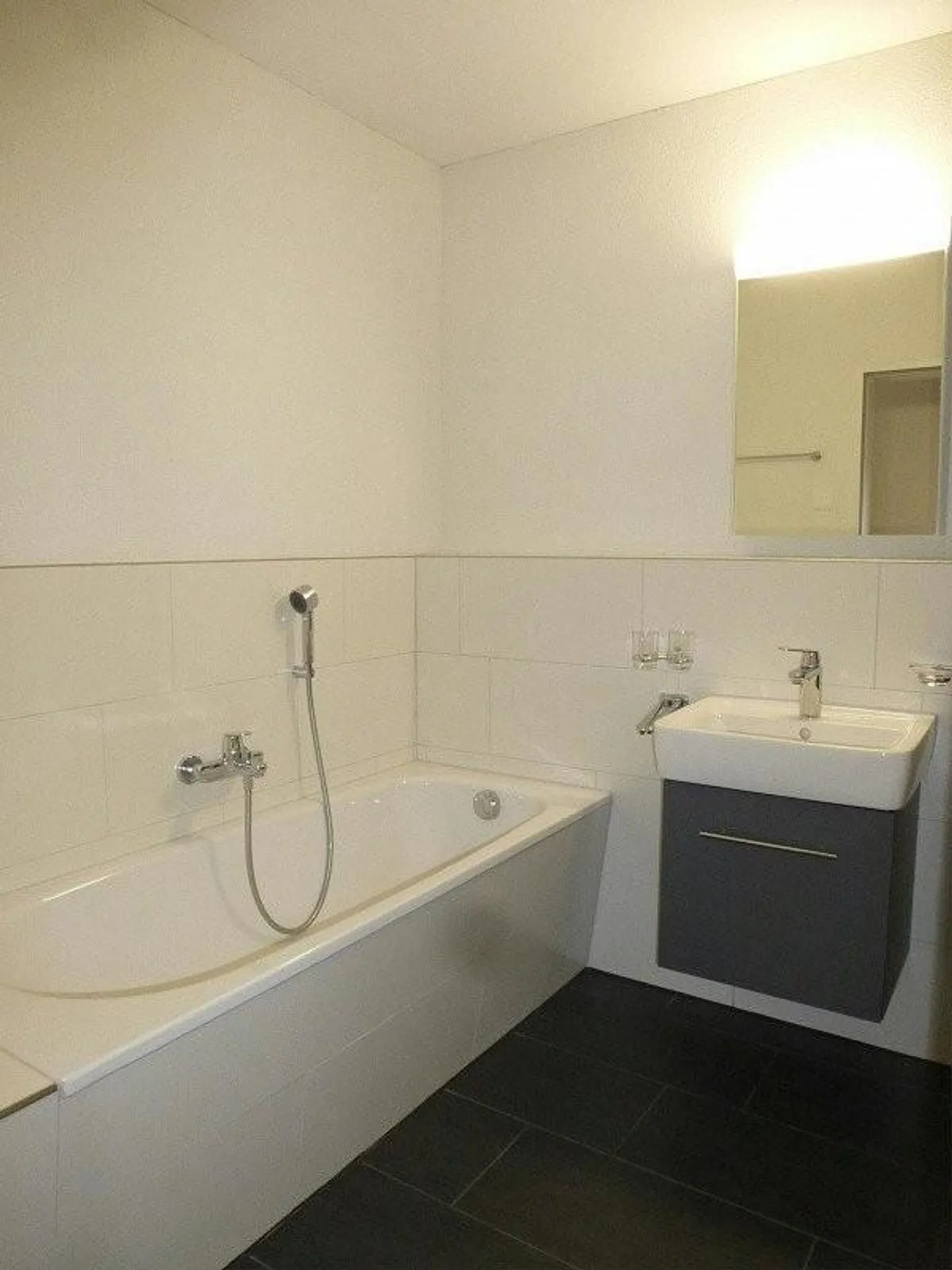 Large and central 4.5-room apartment for rent - Photo 3 of 10