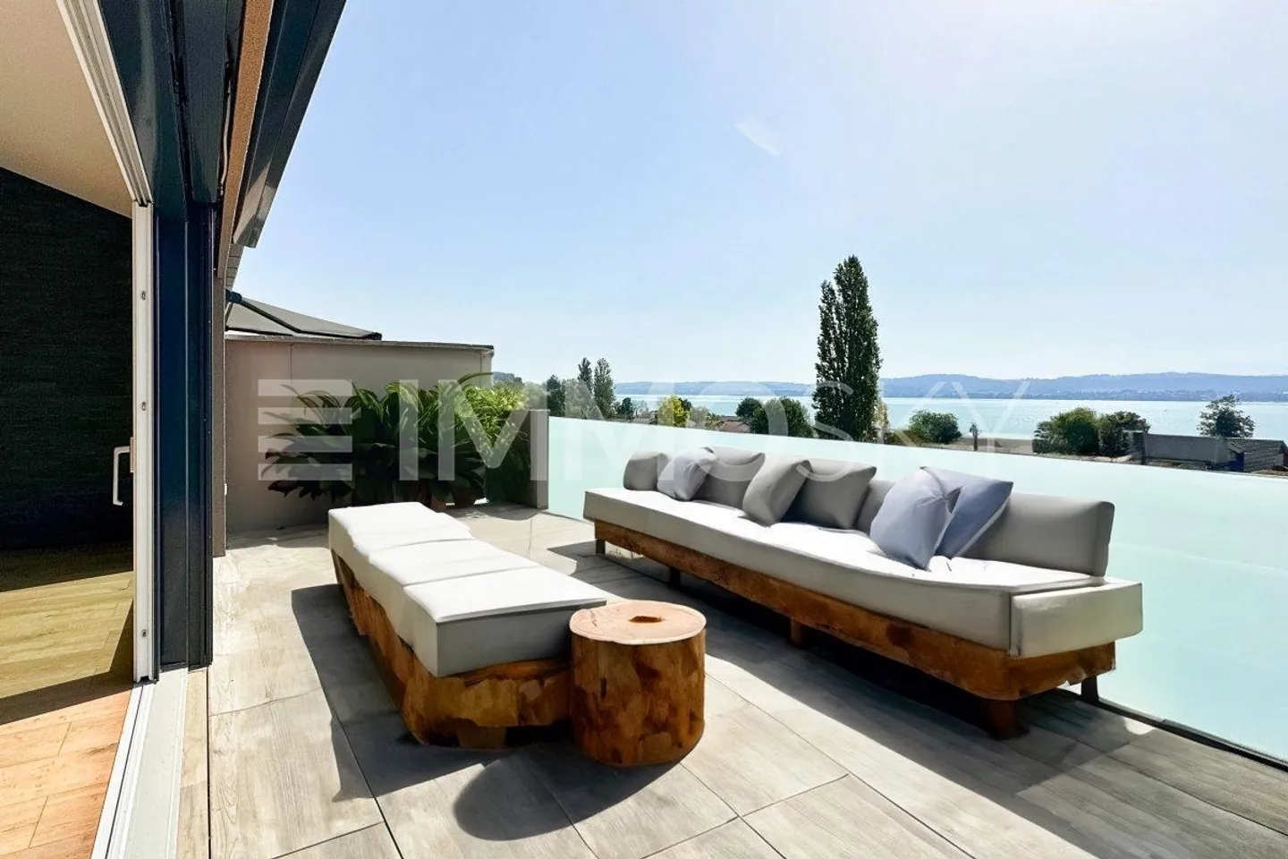 Vallamand: Terraced House with 6.5 Rooms and View of Lake Murten - Photo 2 of 5