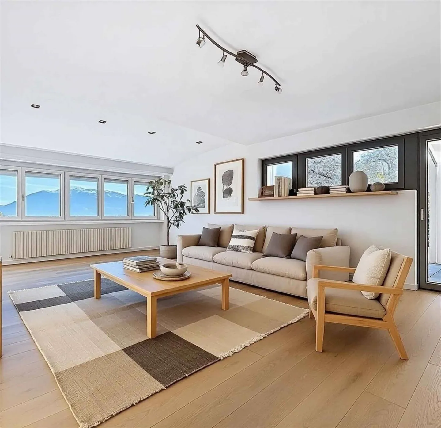 3.5 Room Apartment - Terrace, Lake and Mountain View - Photo 1 of 10