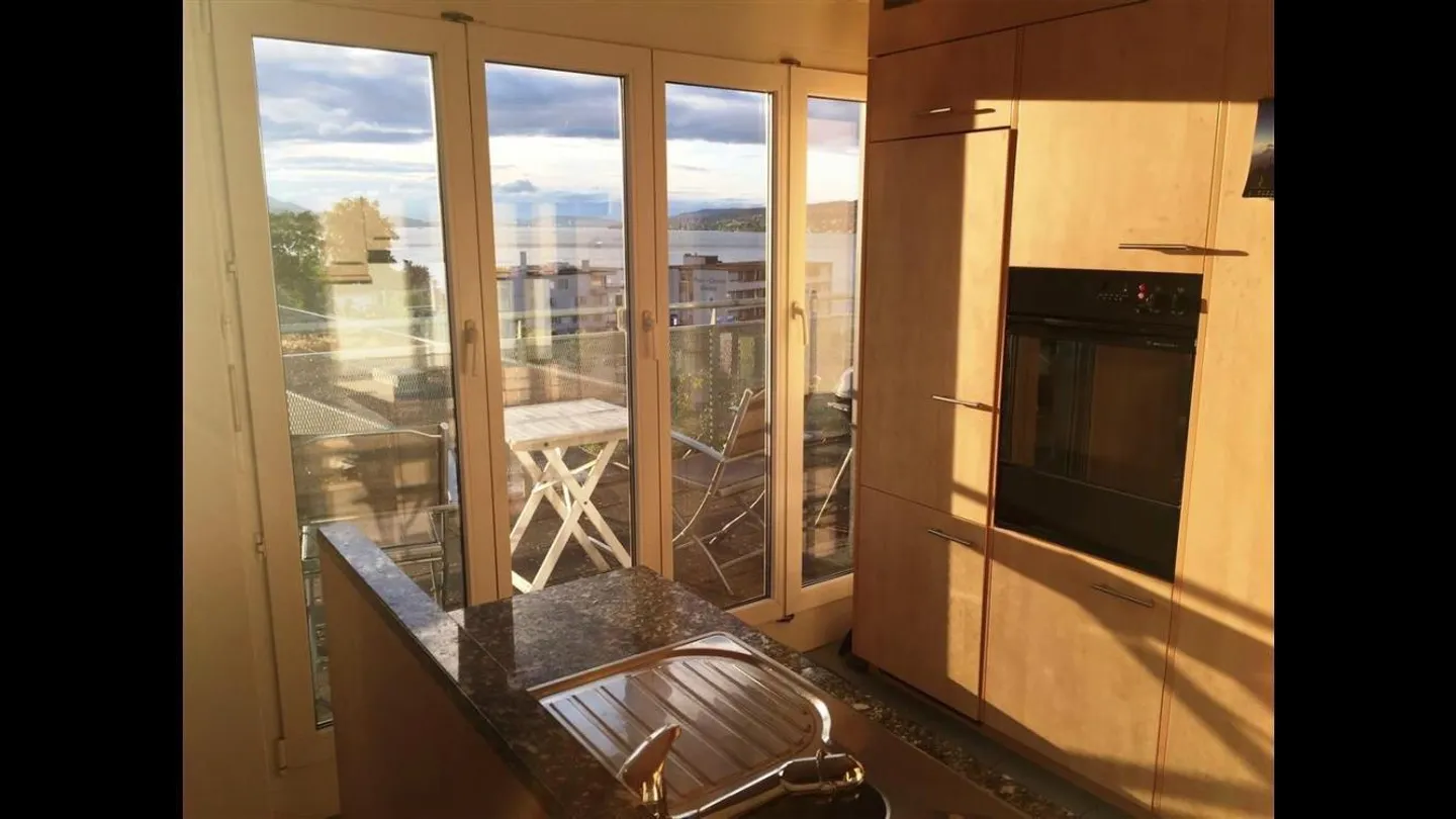 2.5-Zimmer-Attikawohnung mit traumhafter Seesicht in Horgen - Foto 2 von 7