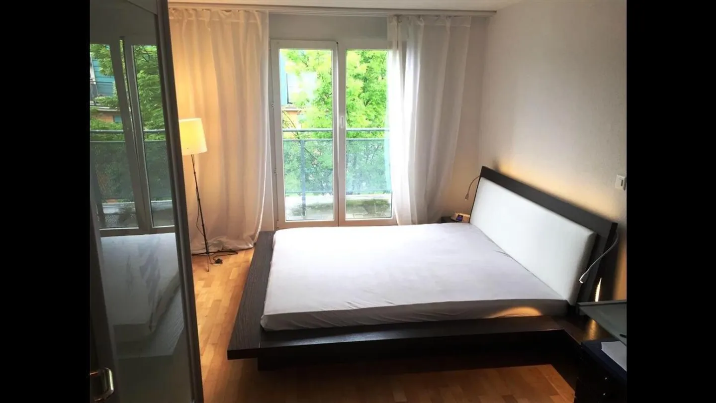 2.5-Zimmer-Attikawohnung mit traumhafter Seesicht in Horgen - Foto 4 von 7