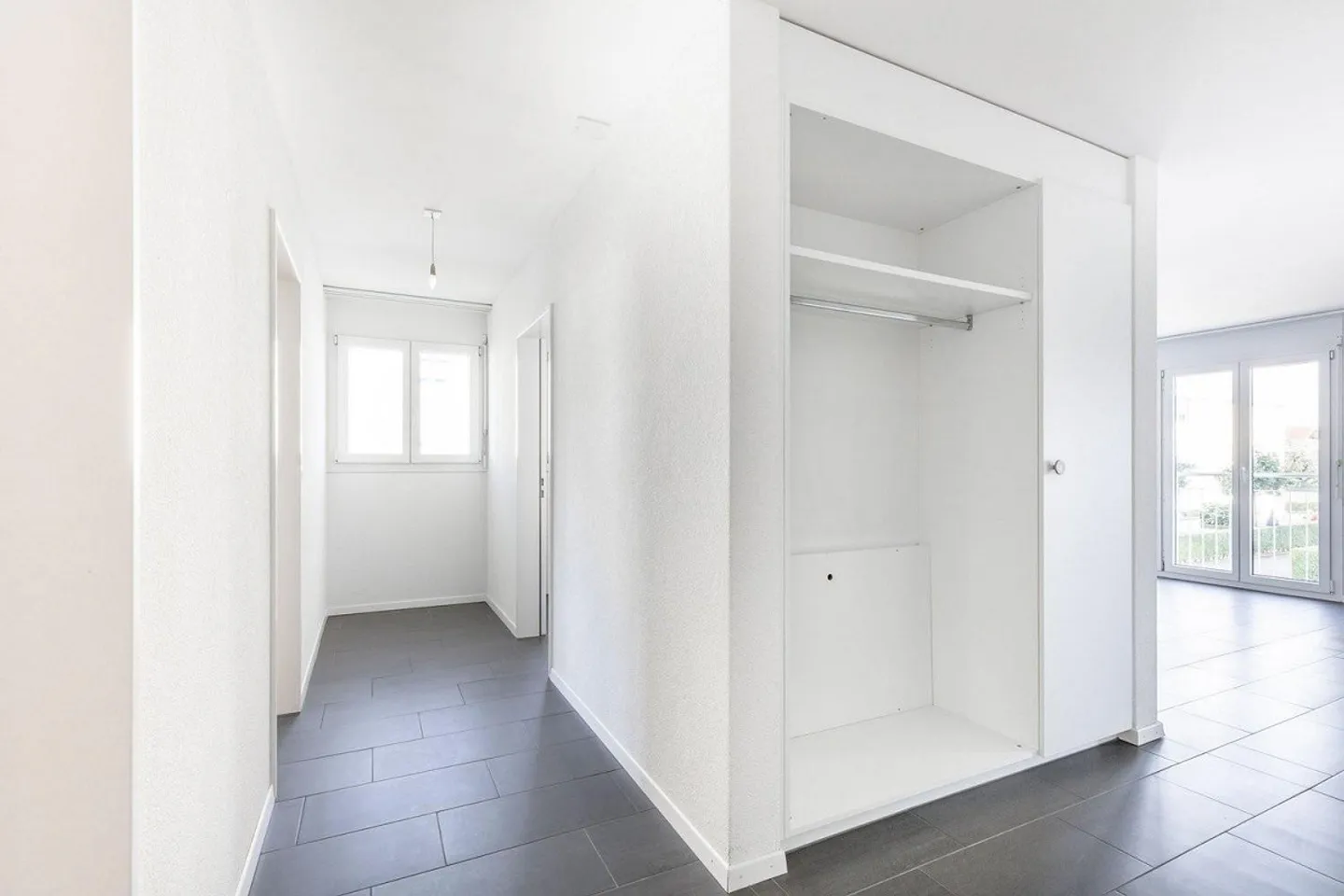 Moderno appartamento di 3,5 stanze con balcone vetrato - Foto 9 di 13