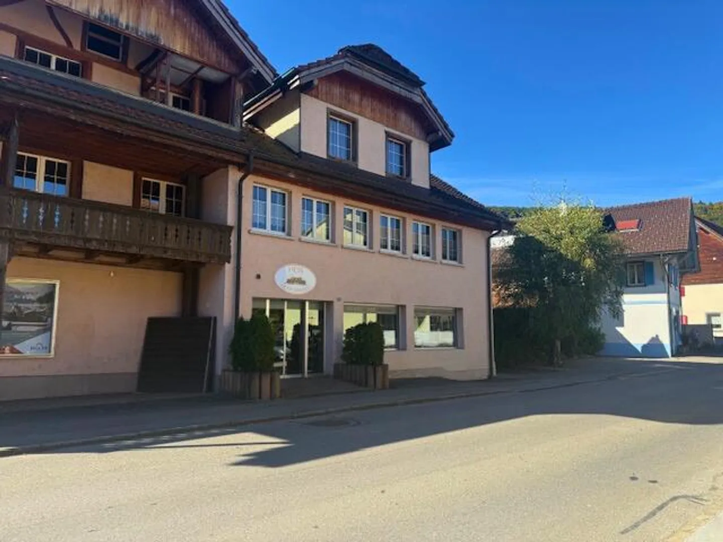 Votre nouveau lieu d'affaires : Espace commercial à Toffen - Photo 2 sur 14