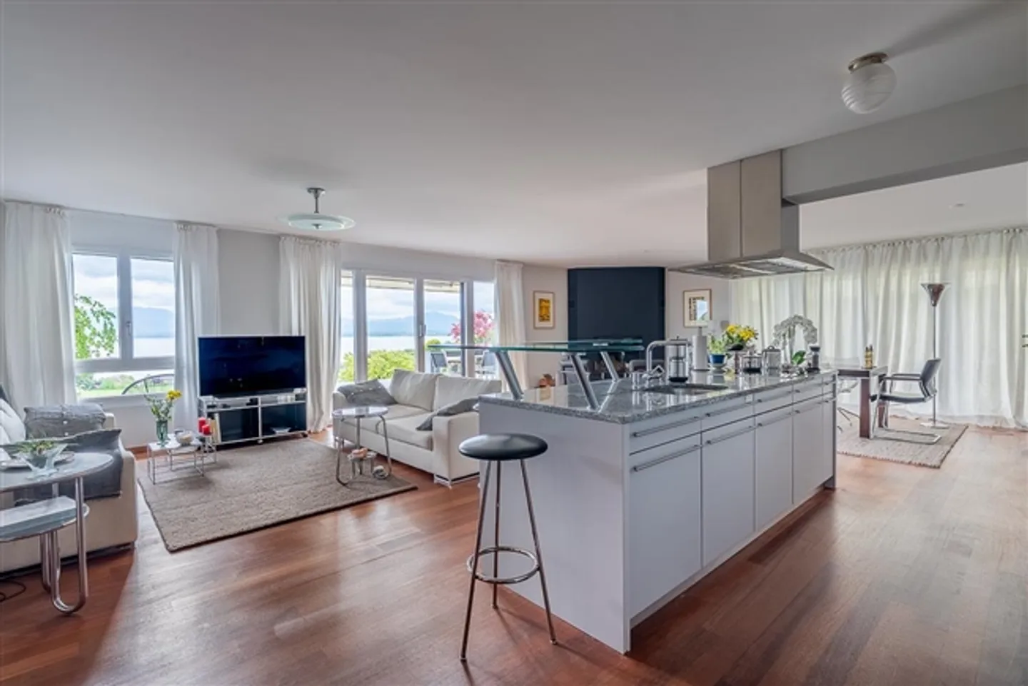 Bursinel, Apartment with Terrace and Panoramic View - Photo 1 of 11