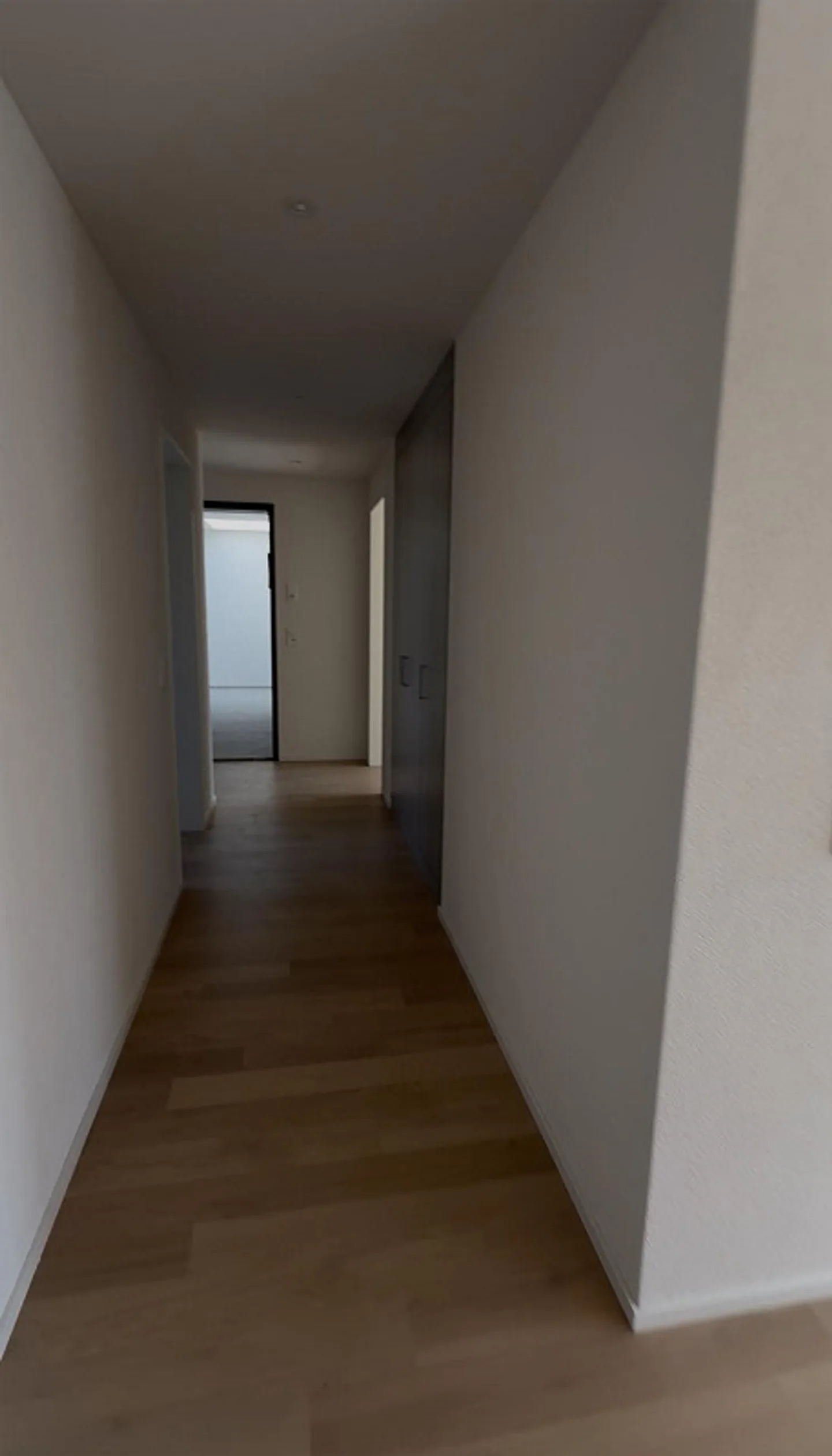 Moderno appartamento attico di 3,5 stanze con terrazza solare ad Aadorf - Foto 8 di 13