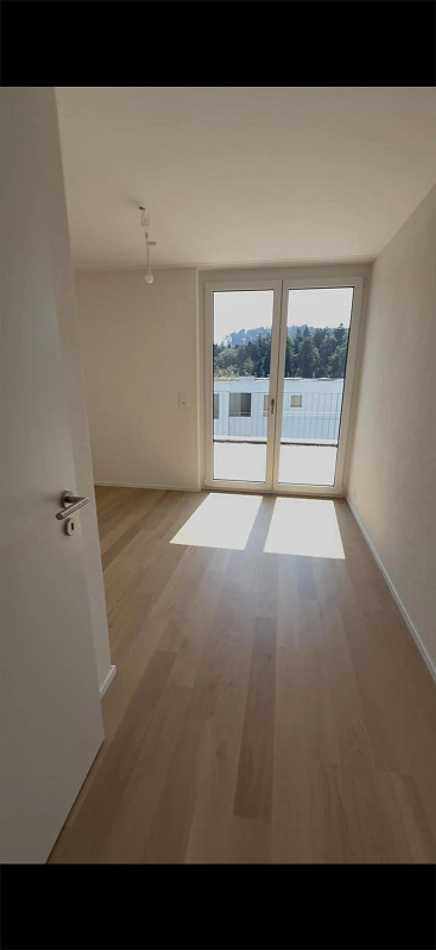 Moderno appartamento attico di 3,5 stanze con terrazza solare ad Aadorf - Foto 9 di 13