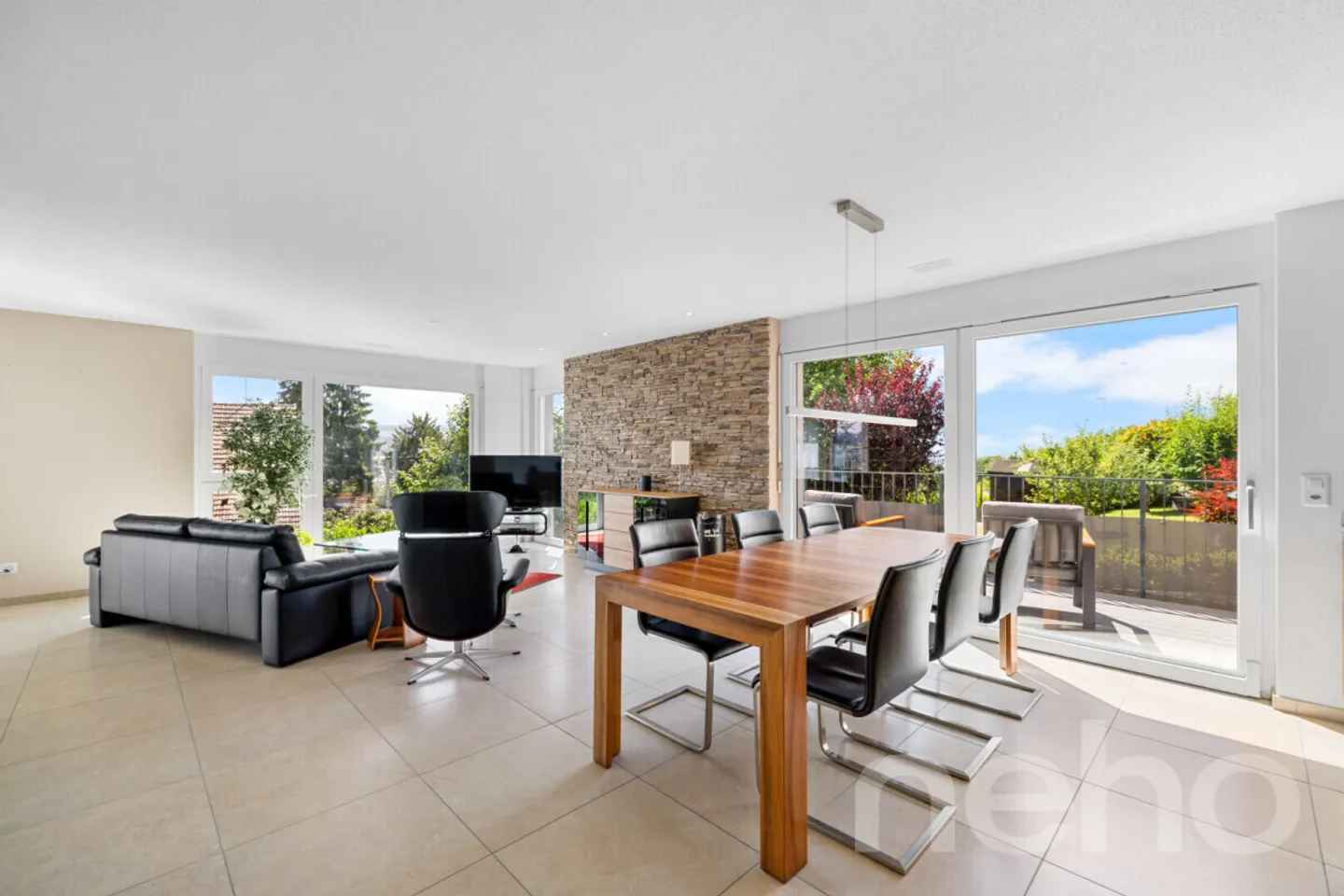 Più di una semplice abitazione: rifugio di lifestyle con appezzamento edificabile come giardino - Foto 5 di 13