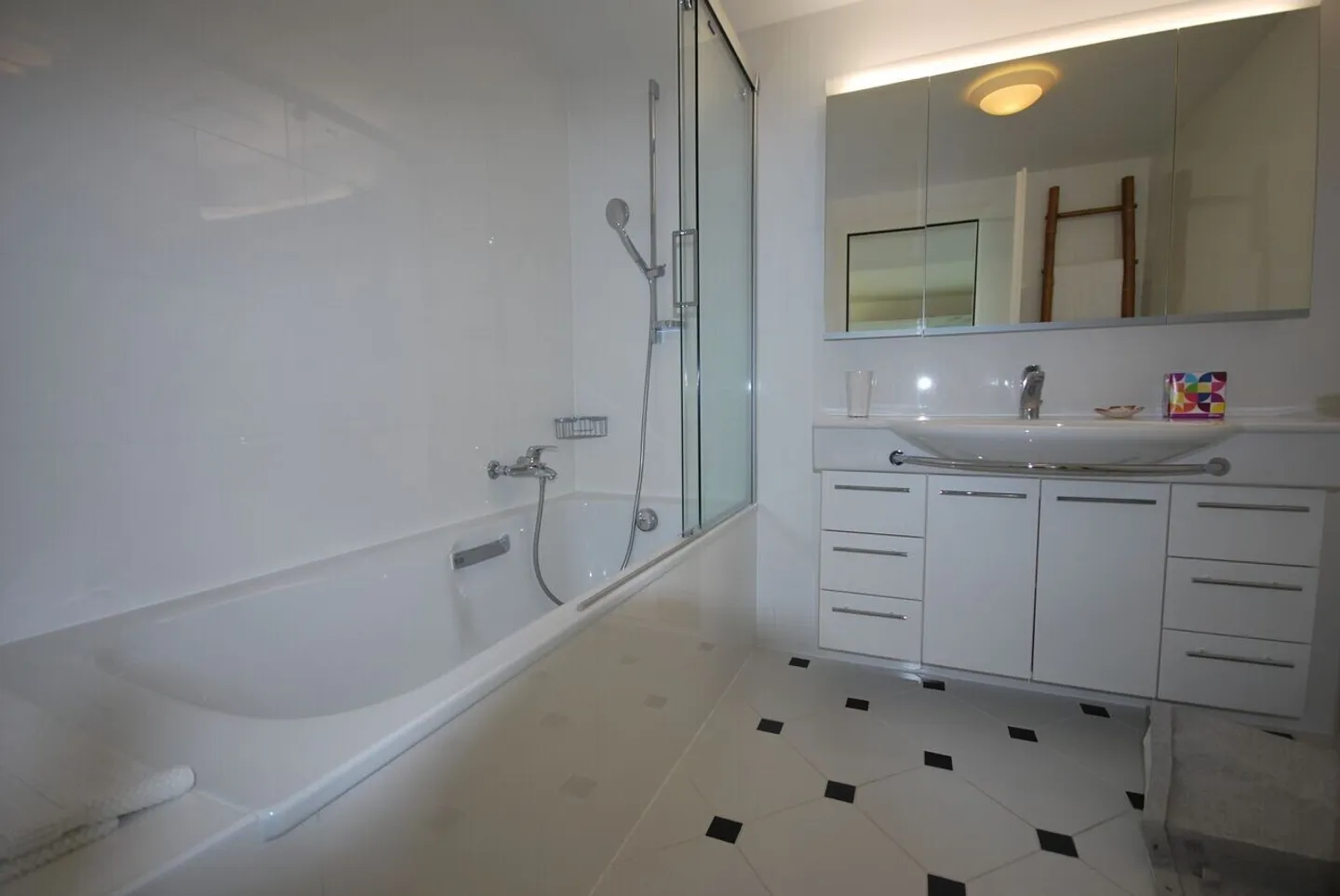 Superb furnished studio in an architect's villa, with stunning views - Photo 6 of 7