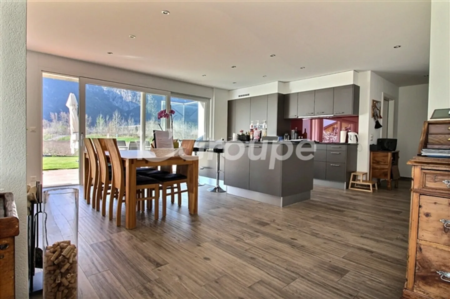 Outstanding Detached Villa with High-Quality Finishes - Photo 3 of 16