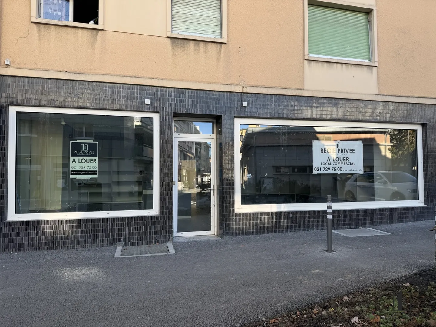 Locale con superficie di vendita al piano terra e vetrina - Foto 7 di 8