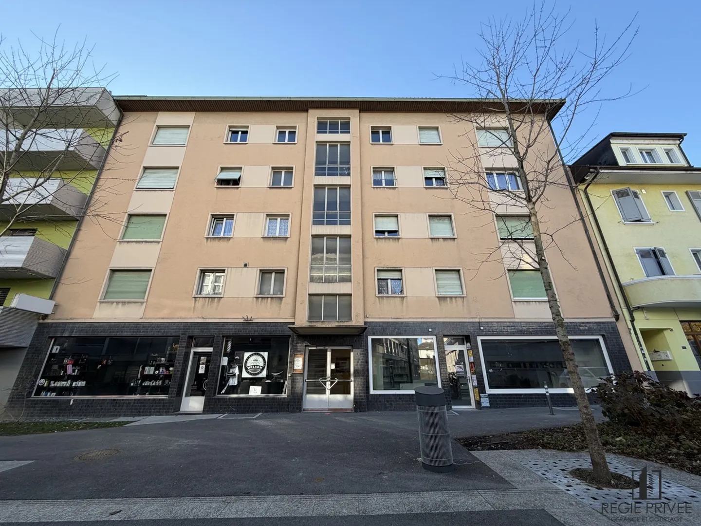 Locale con superficie di vendita al piano terra e vetrina - Foto 8 di 8