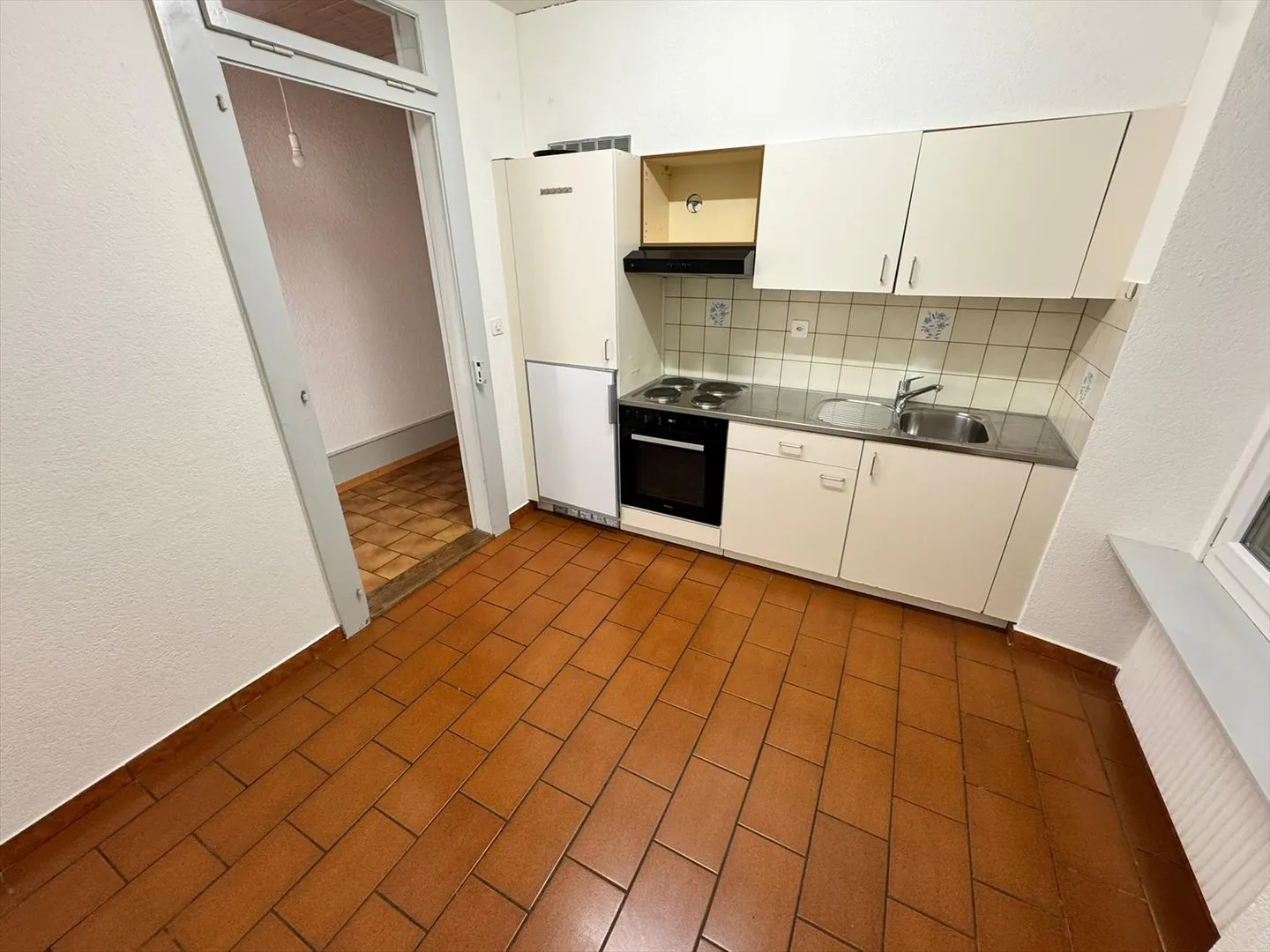 Appartement de quatre pièces au rez-de-chaussée - Photo 2 sur 7