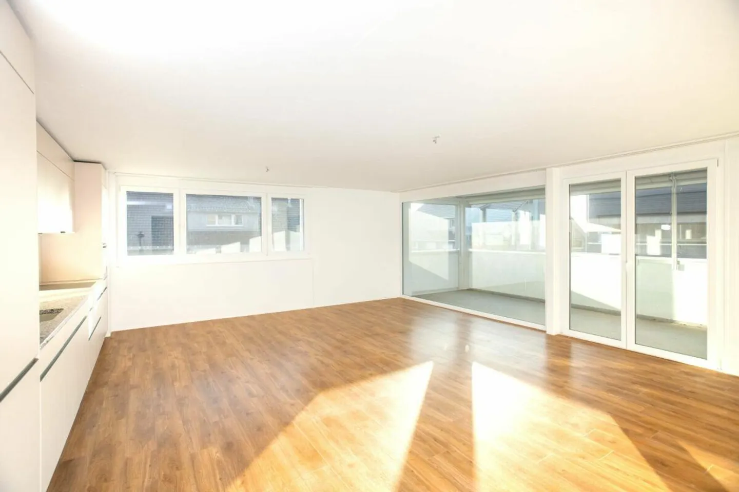 Appartement lumineux avec grand balcon - Photo 1 sur 12