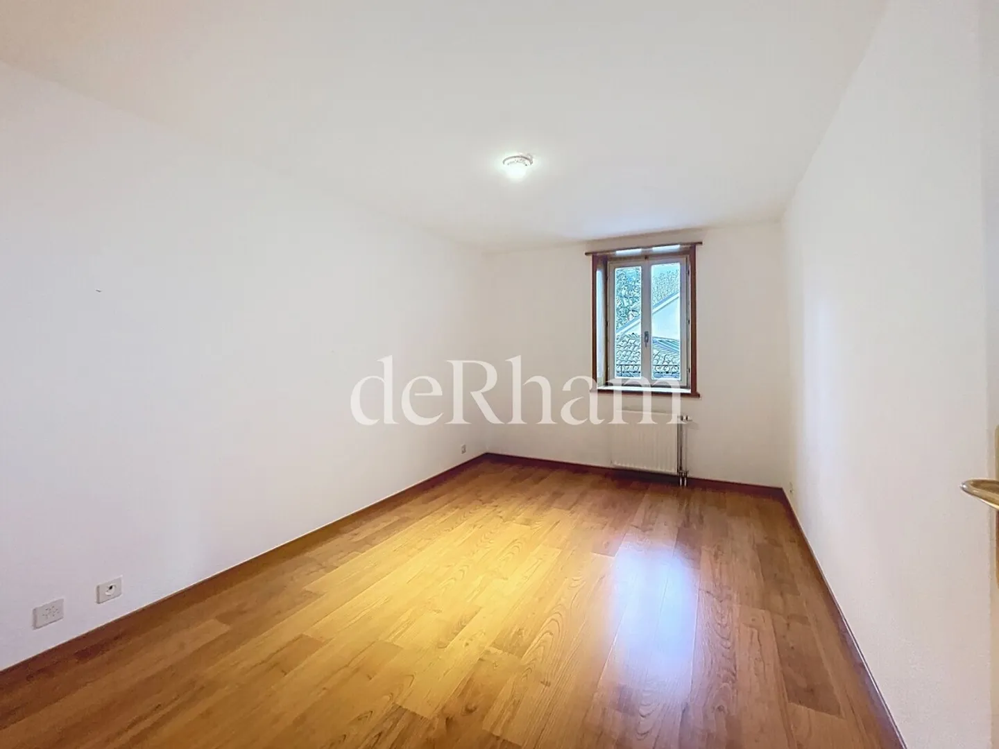 Charming 4.5-room duplex apartment with garden! - Photo 4 of 10