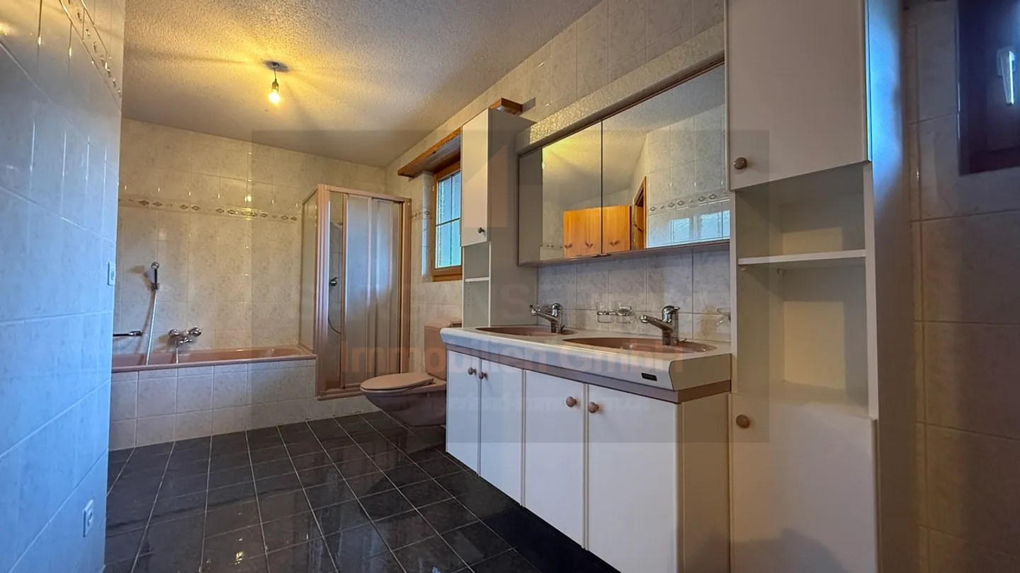 6.5 Room Single-Family House, Central Quiet Location. Semi-Detached - Photo 11 of 26