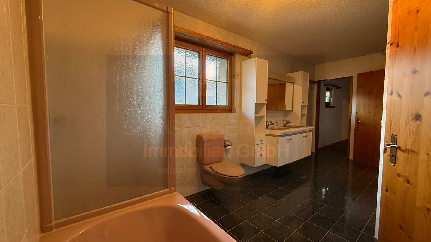 6.5 Room Single-Family House, Central Quiet Location. Semi-Detached - Photo 12 of 26