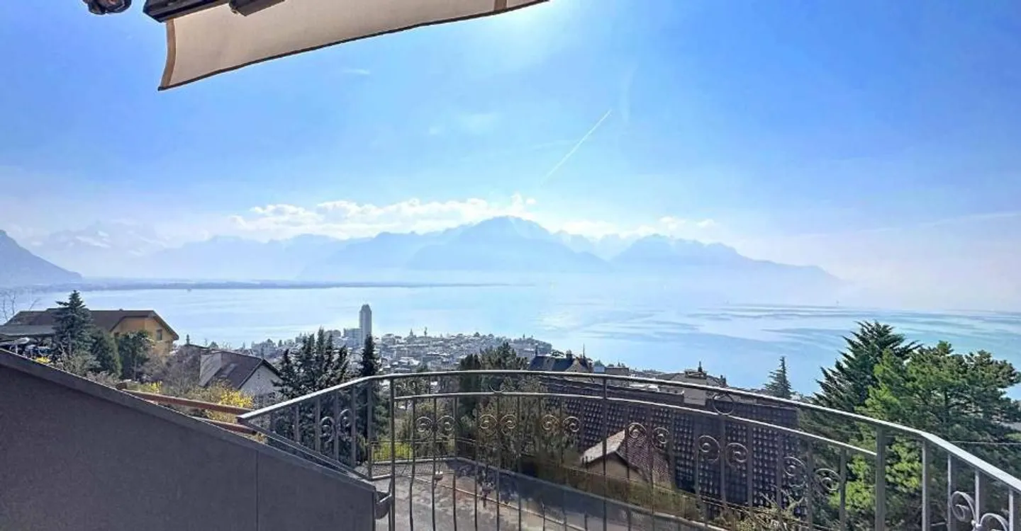 Charming Apartment with Lake View - Photo 1 of 11