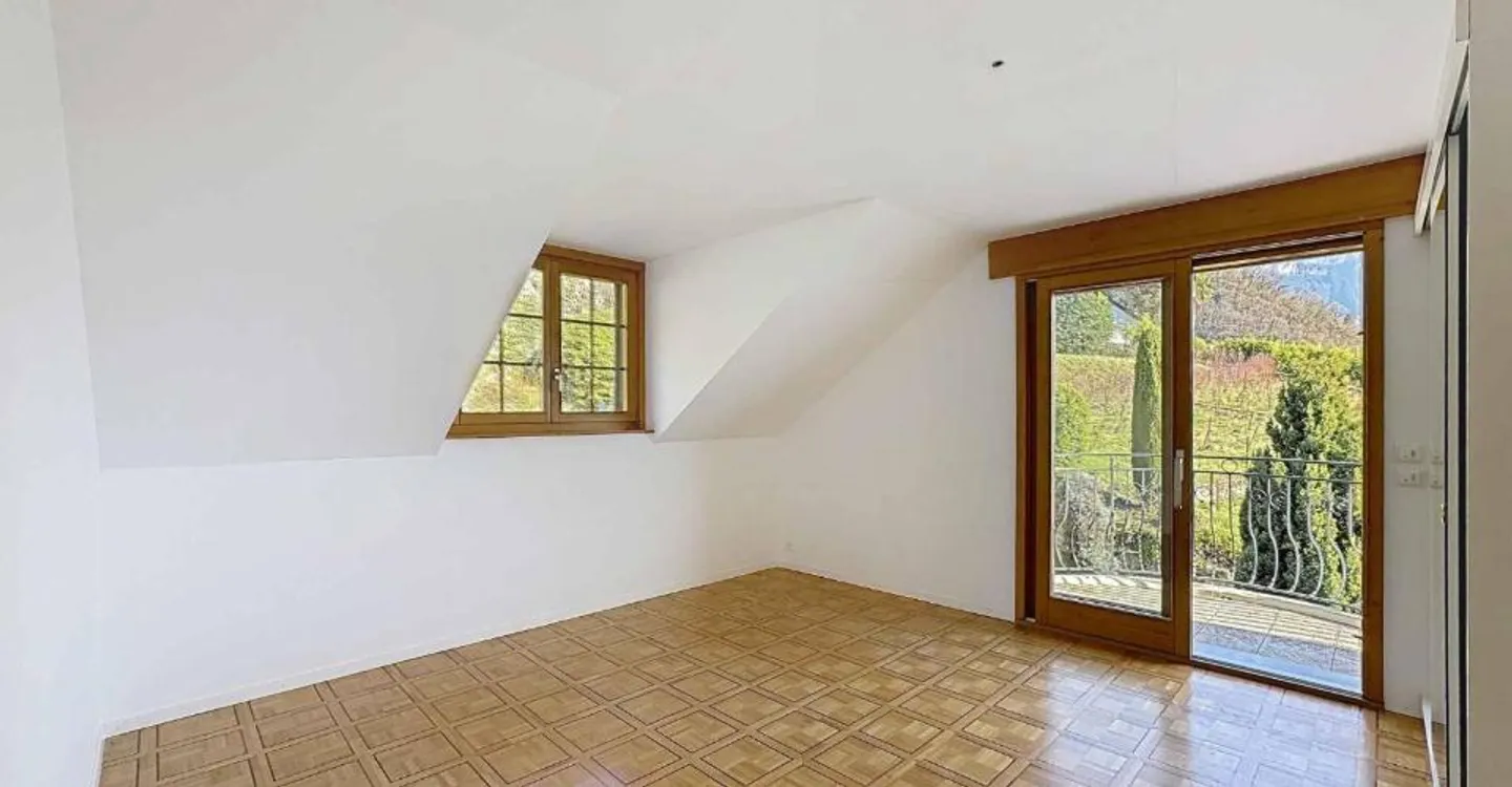 Charming Apartment with Lake View - Photo 7 of 11