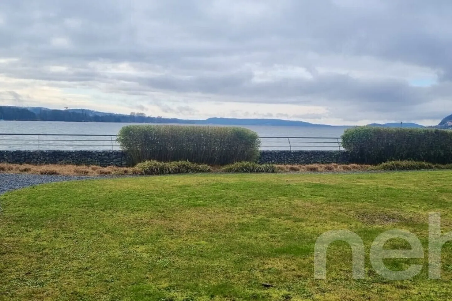 Maison mitoyenne au bord du lac de Bienne avec espace lac à partager - Photo 12 sur 13