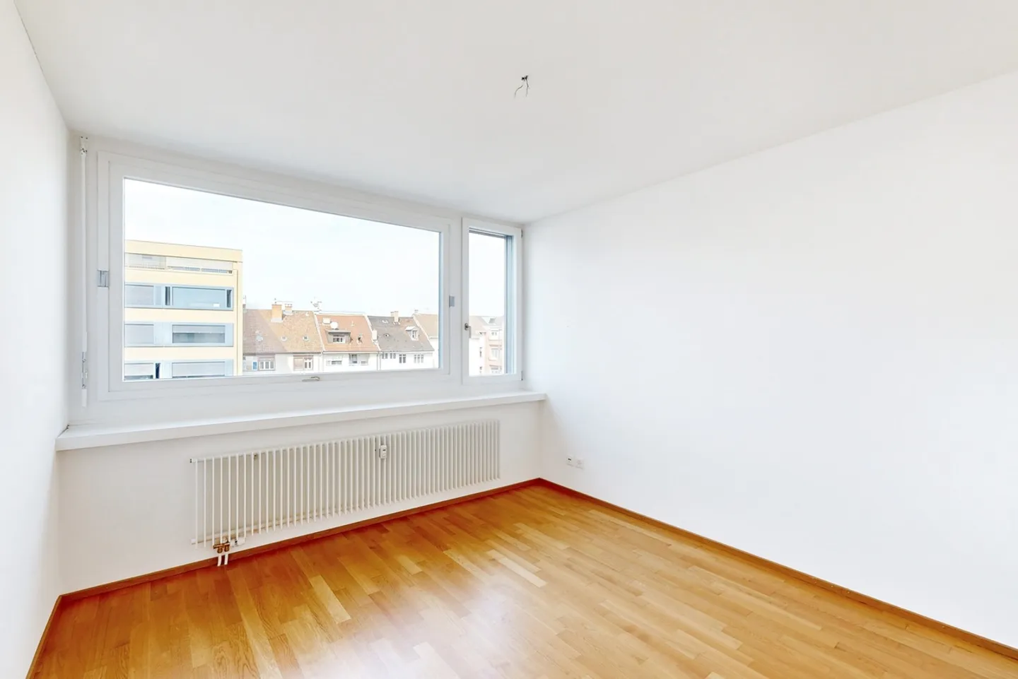 Attractive penthouse apartment with spacious roof terrace - Photo 7 of 10