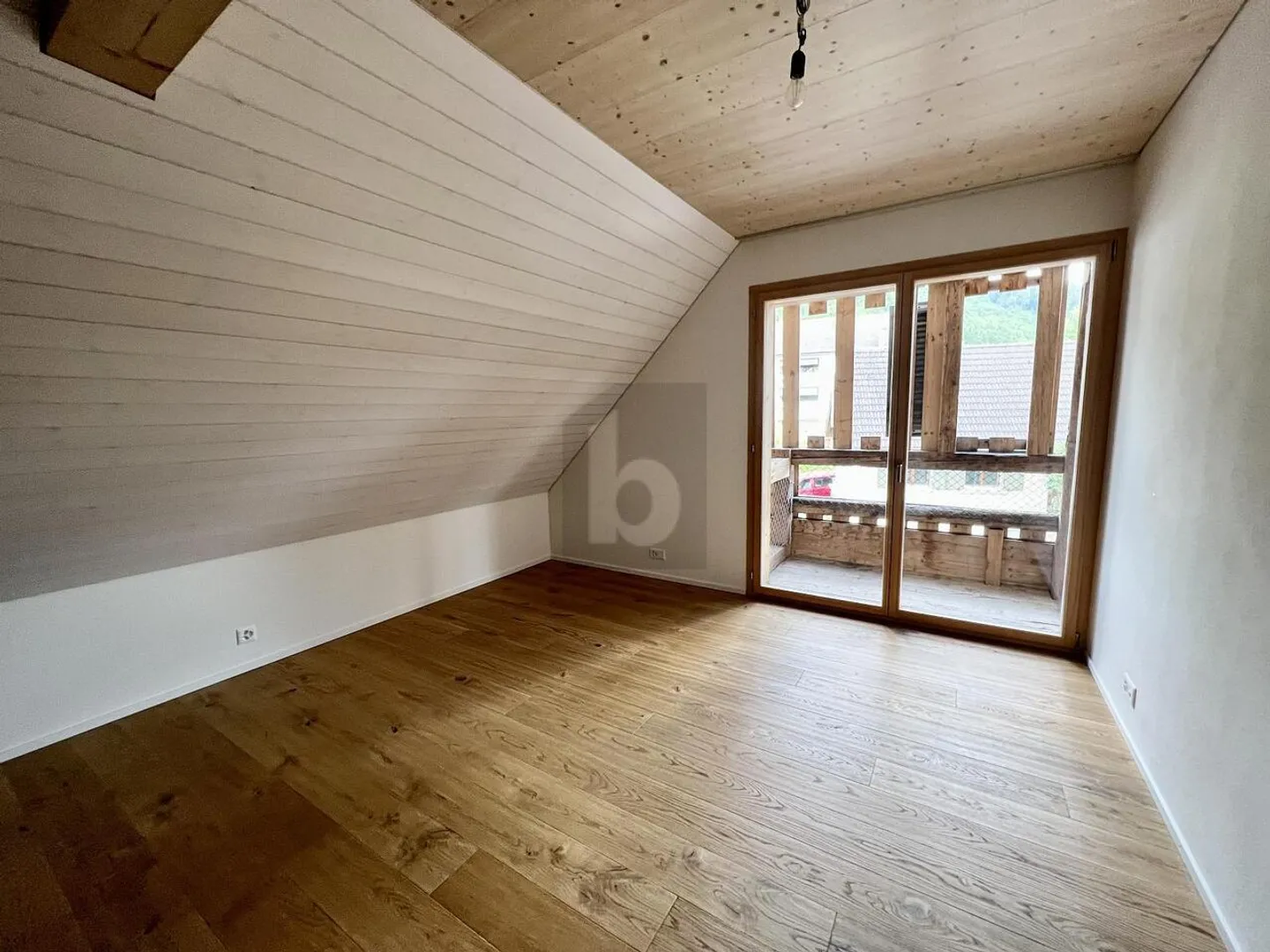 Geräumige Maisonette mit Balkonen - Foto 4 von 6