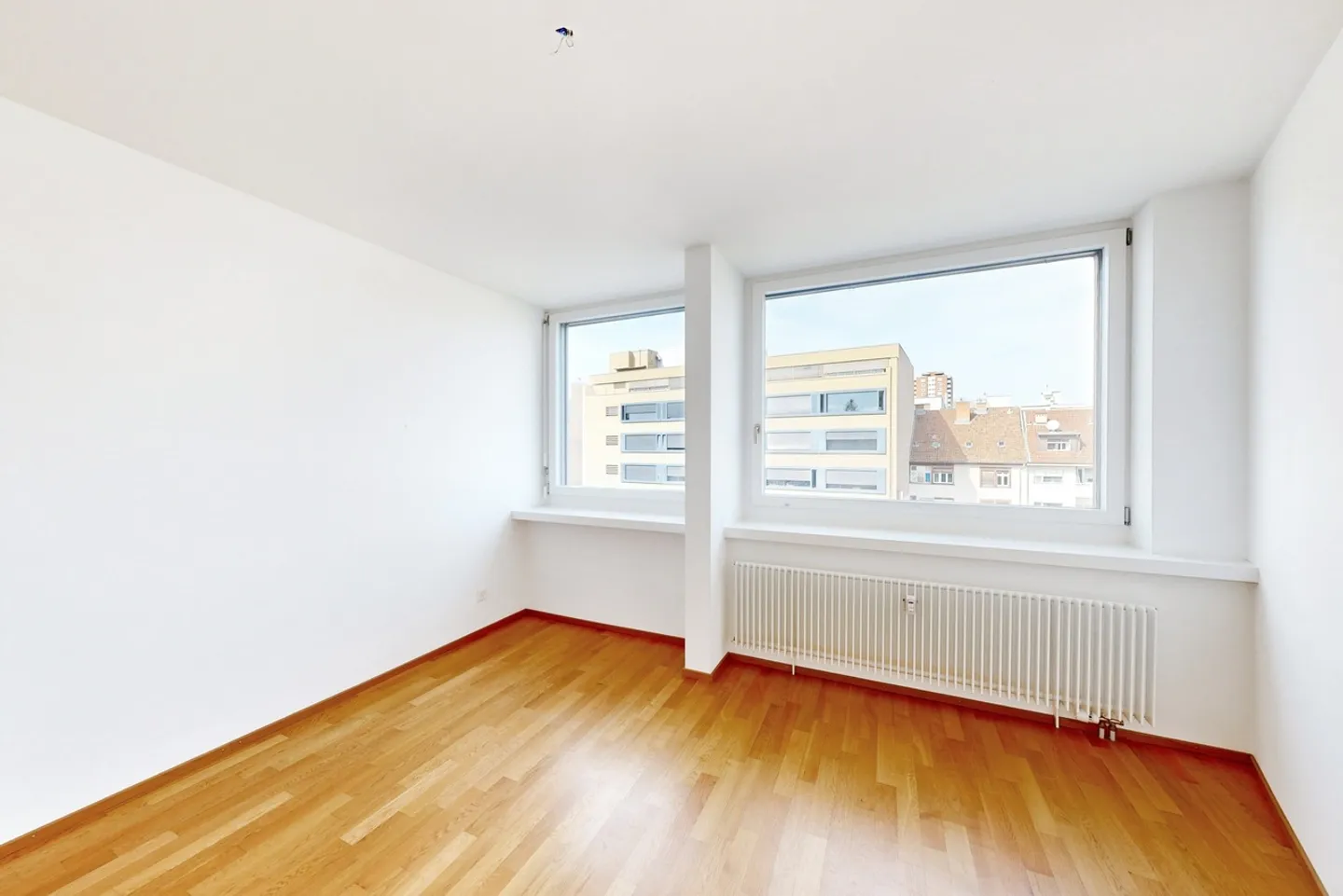 Attractive penthouse apartment with spacious roof terrace - Photo 8 of 10