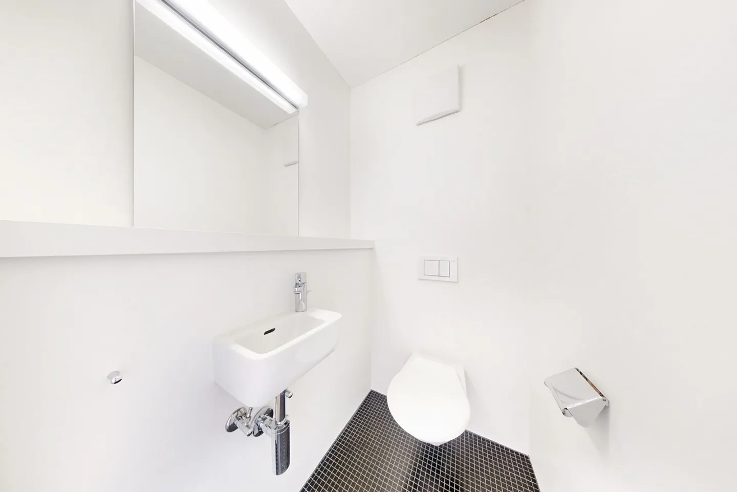 Attractive penthouse apartment with spacious roof terrace - Photo 10 of 10