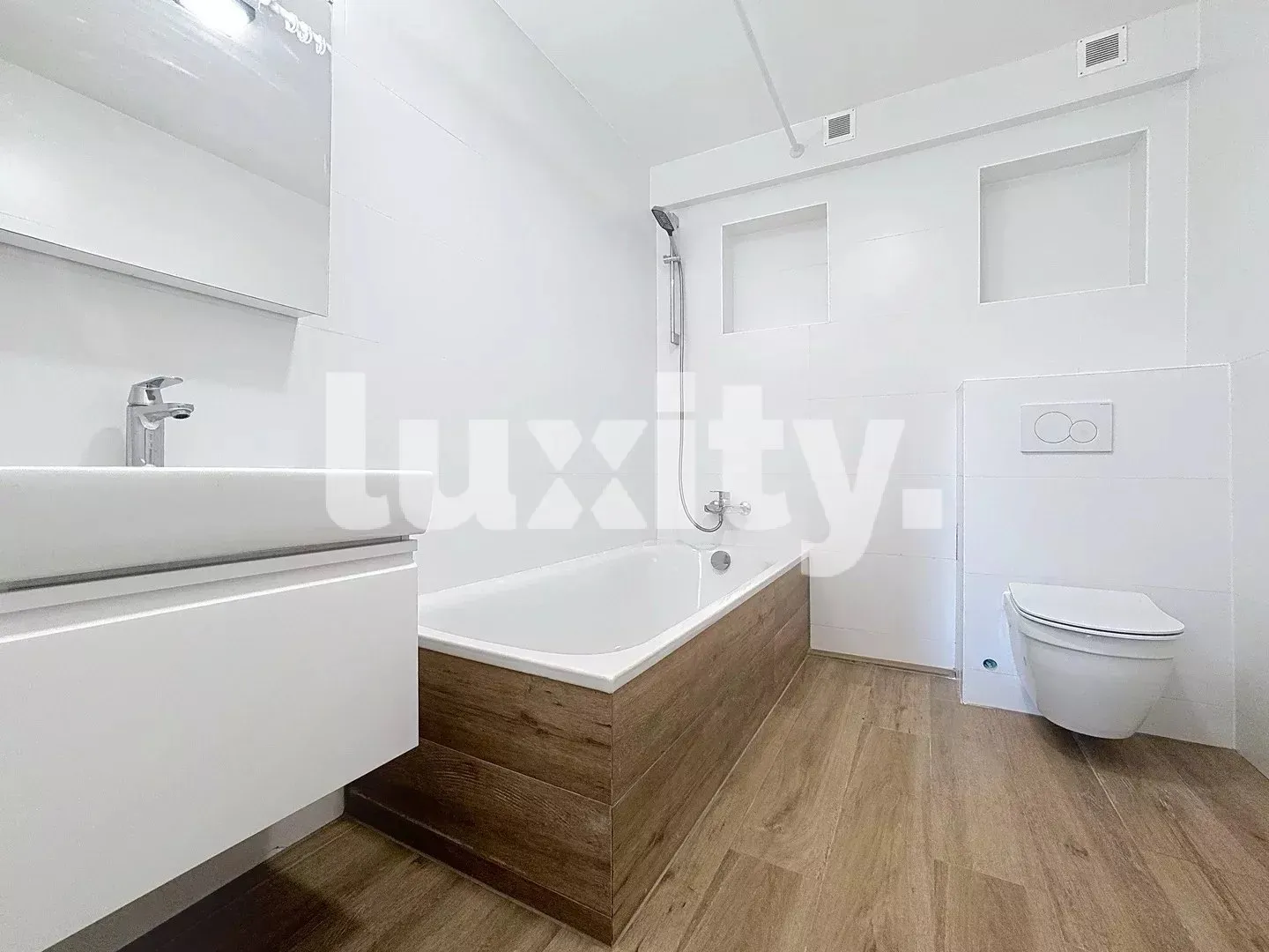 Wunderschöne Wohnung mit privatem Garten - Foto 3 von 5