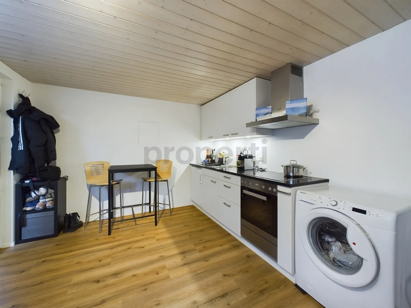 Renovated 1.5-room apartment in the center of Alpnach - Photo 2 of 6