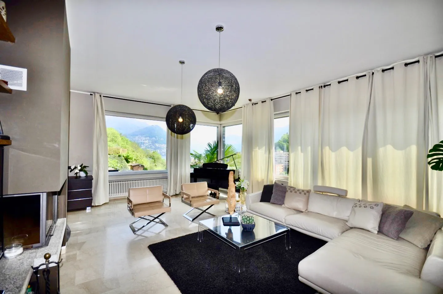 Prestigeträchtige Villa mit Pool und Panoramablick auf See und Berge - Foto 9 von 20