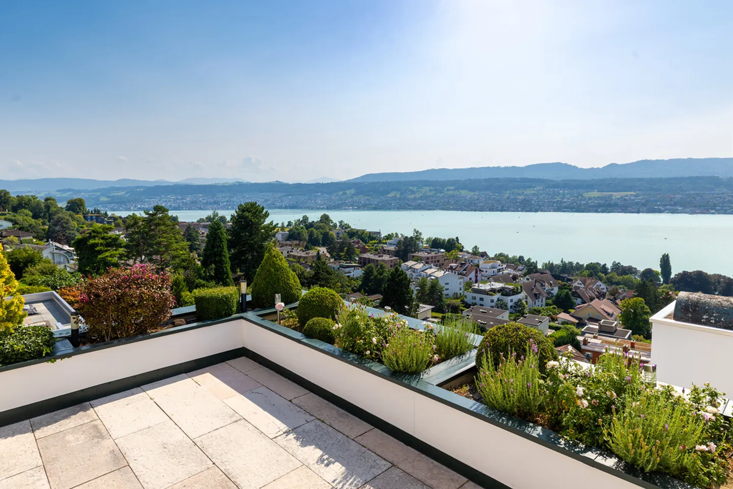 Maisonettewohnung in Erlenbach mit See-Panorama und grossen Terrassen - Foto 4 von 5