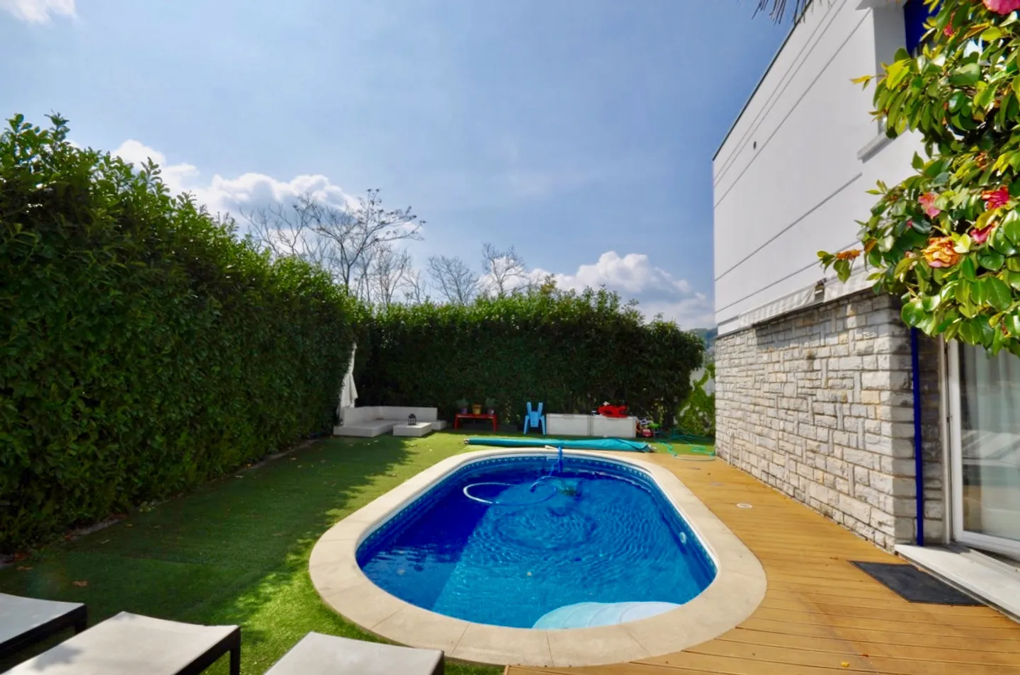 Prestigeträchtige Villa mit Pool und Panoramablick auf See und Berge - Foto 4 von 20