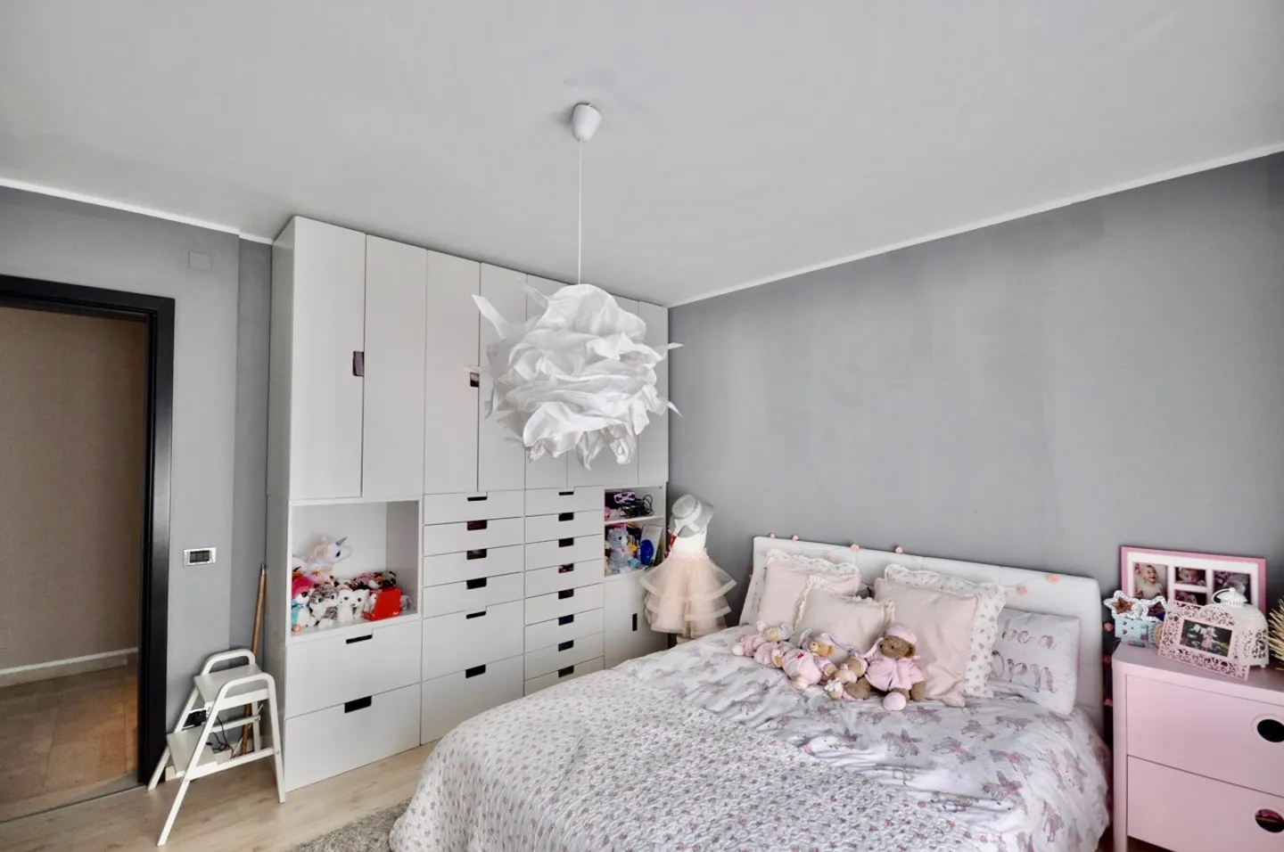 Prestigeträchtige Villa mit Pool und Panoramablick auf See und Berge - Foto 14 von 20