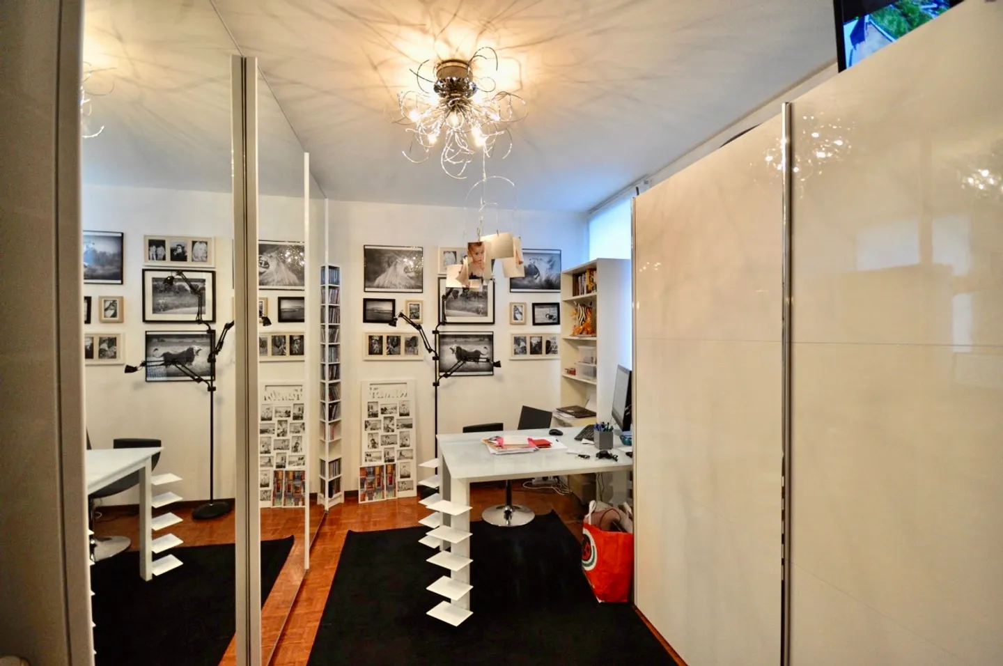 Prestigeträchtige Villa mit Pool und Panoramablick auf See und Berge - Foto 17 von 20