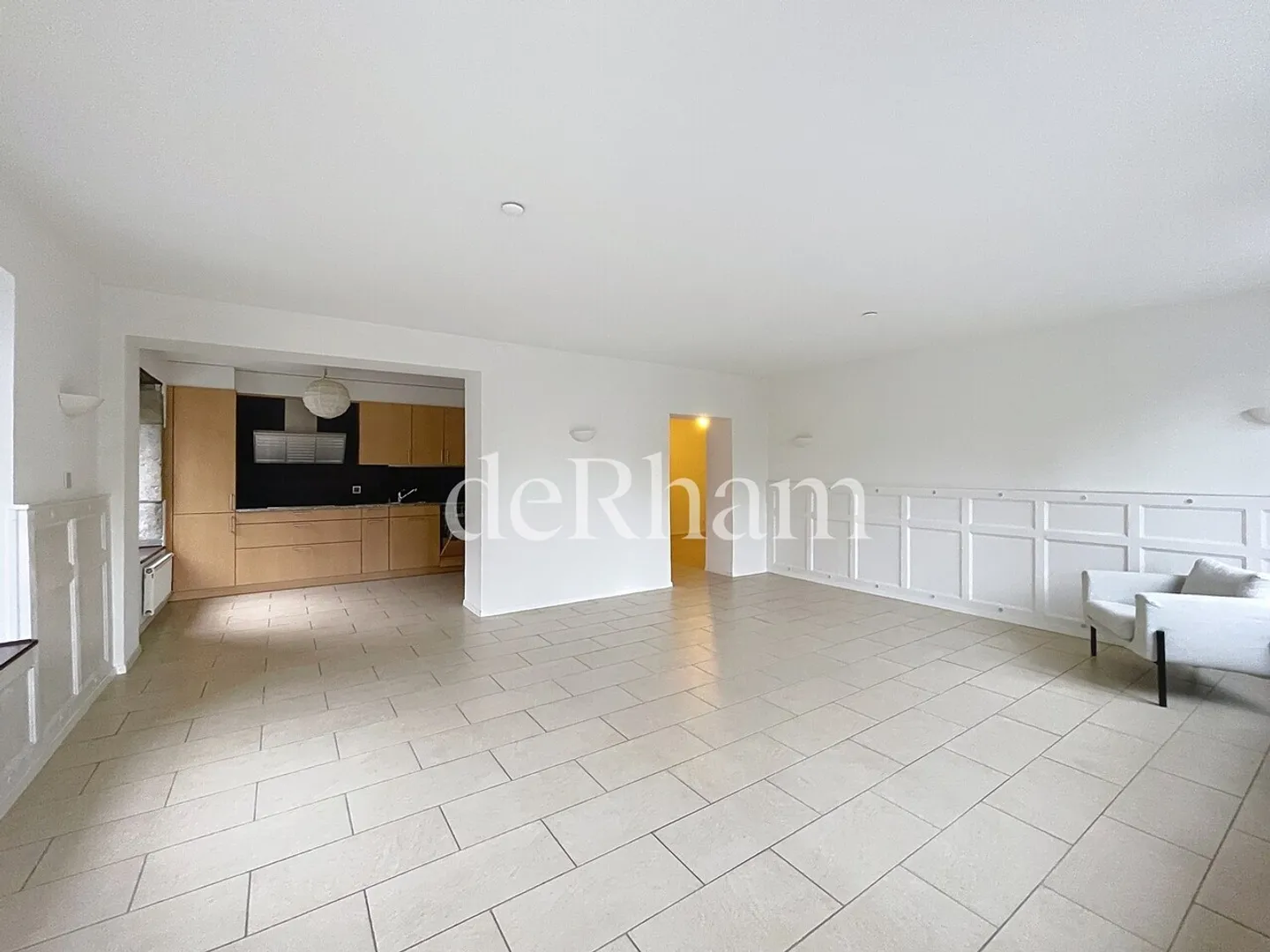 Stunning 4.5 room ground floor apartment with private terrace - Photo 3 of 8