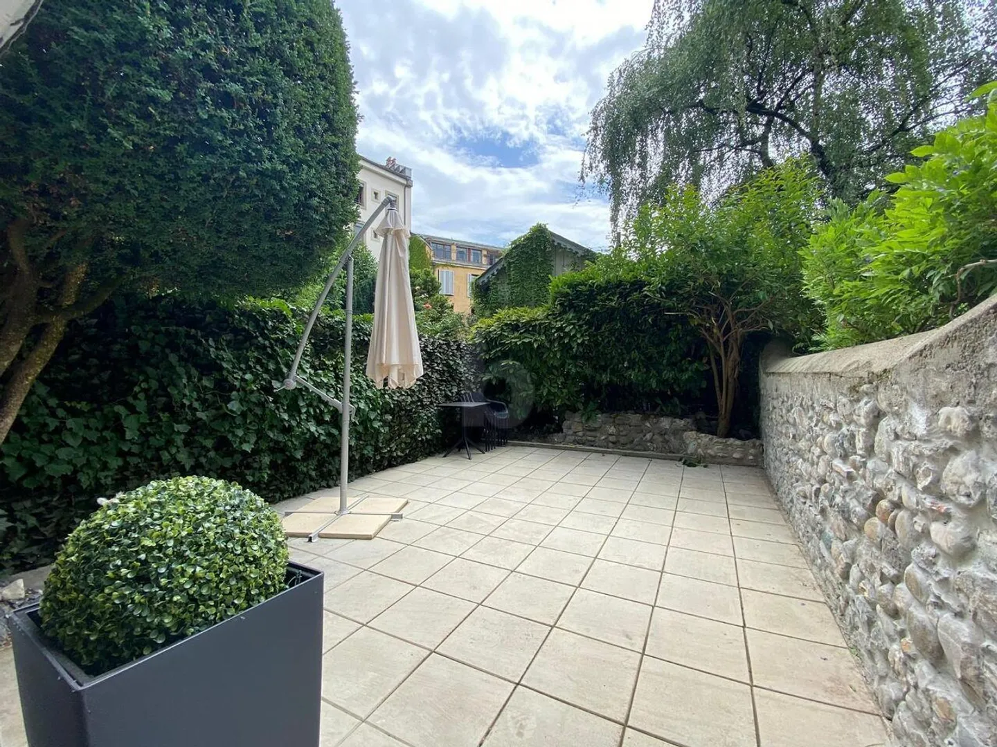 TEA ROOM MODERNO NEL VECCHIO CAROUGE - Foto 3 di 4