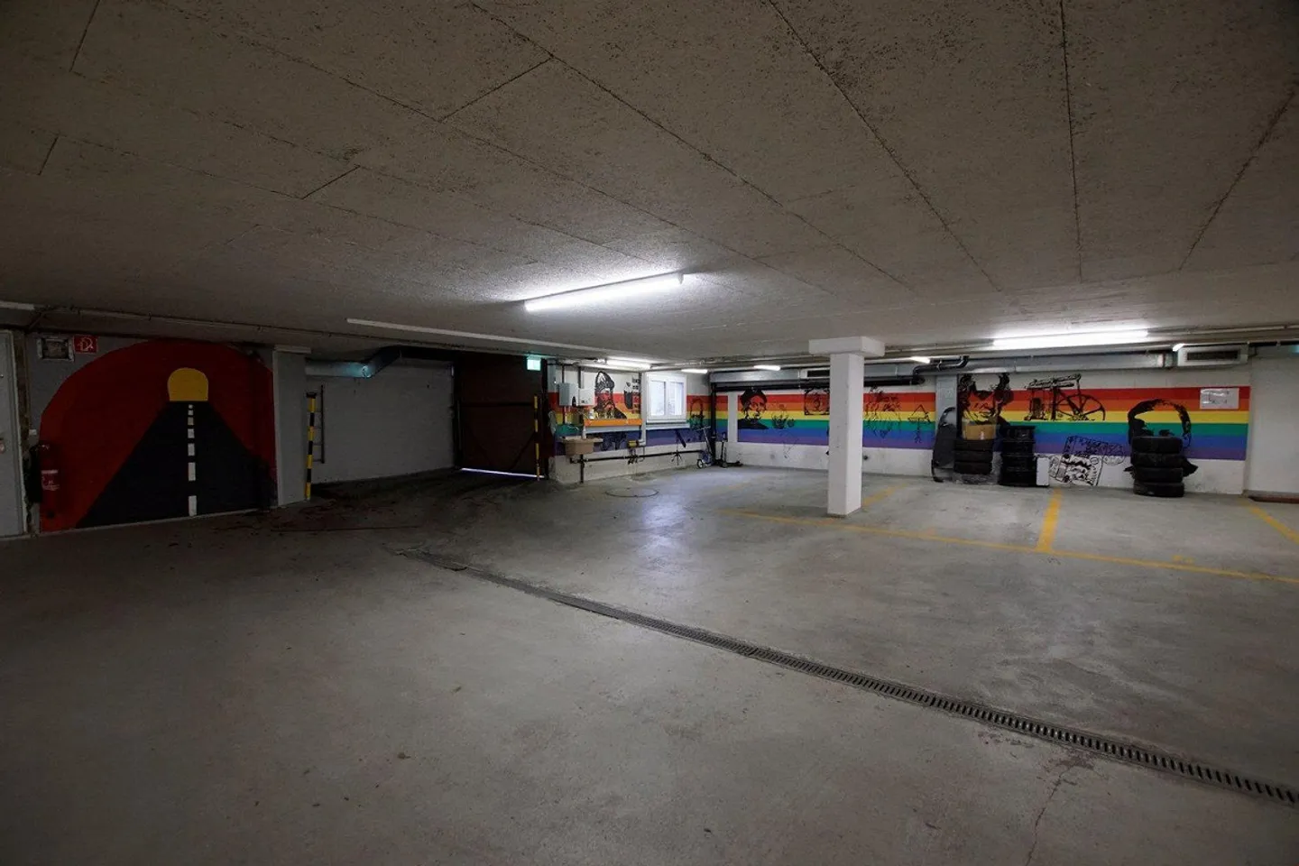 Underground parking space in a central location - Photo 2 of 3