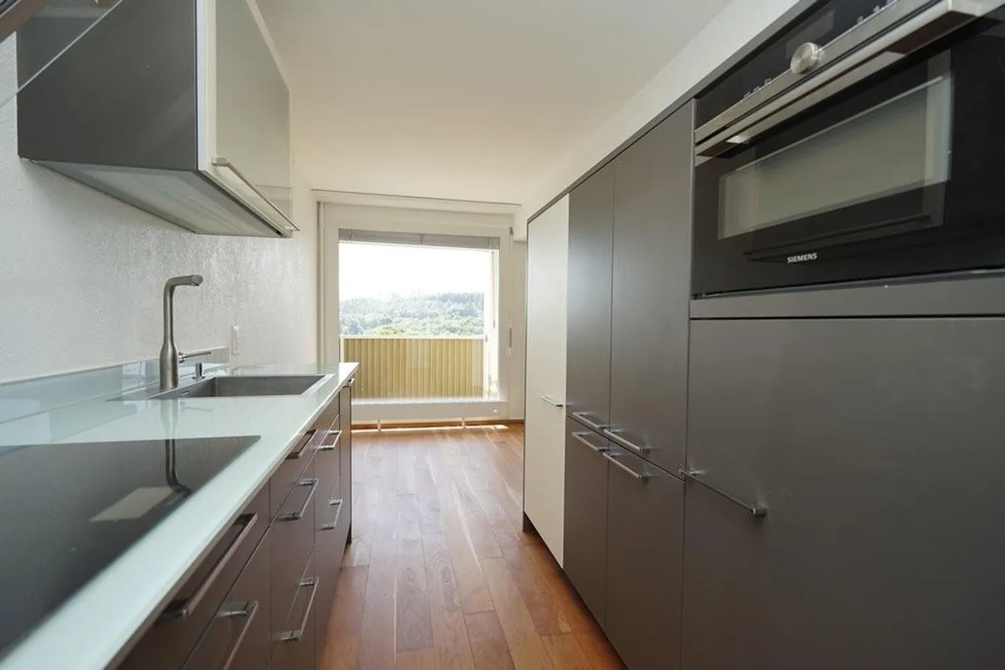 Appartamento di 4.5 locali con balcone a Berna Ovest-Bümpliz - Foto 1 di 12