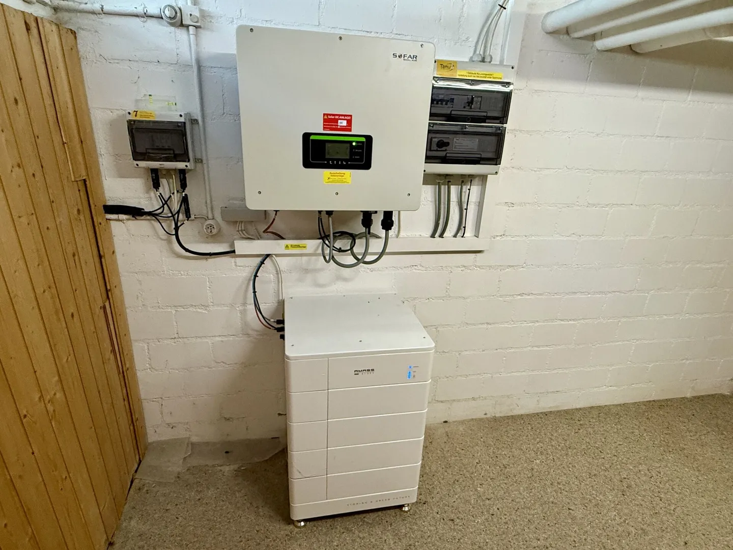 Family-Friendly Row House - Photo 9 of 16