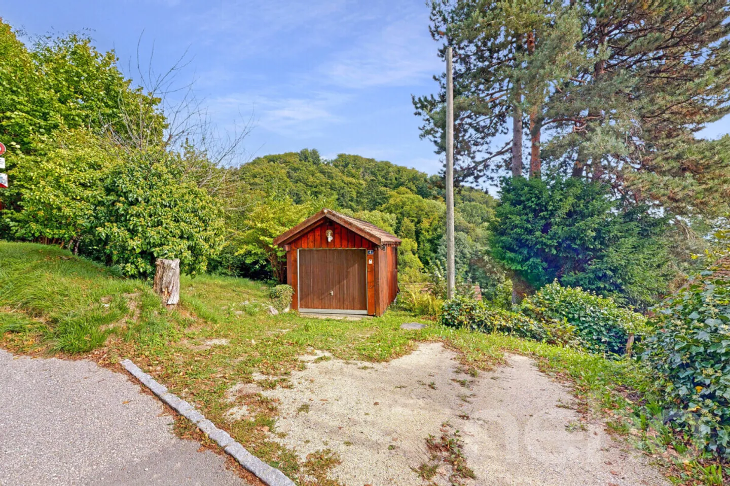 «TERRAIN CONSTRUCTIBLE AVEC PROJET POUR 2 LOGEMENTS + ZONE VERTE» - Photo 9 sur 12