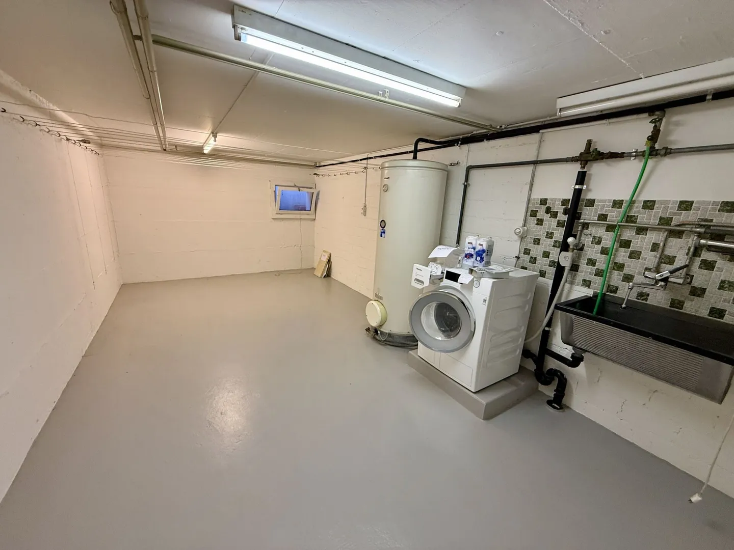 Family-Friendly Row House - Photo 10 of 16