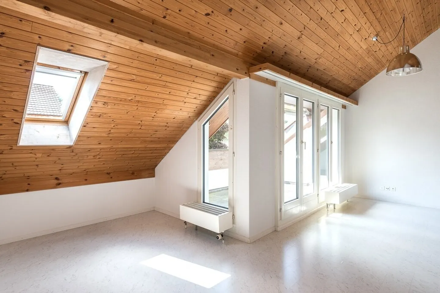 Dachwohnung sucht neue Bewohner - Foto 2 von 8