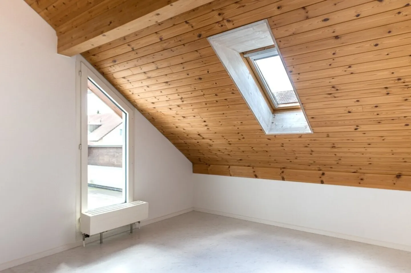 Dachwohnung sucht neue Bewohner - Foto 3 von 8