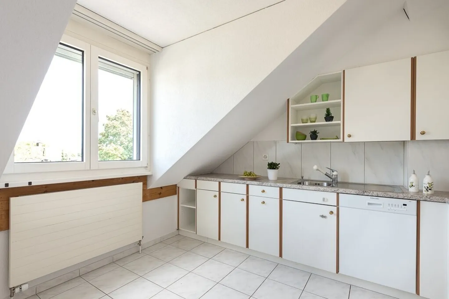 Dachwohnung sucht neue Bewohner - Foto 6 von 8